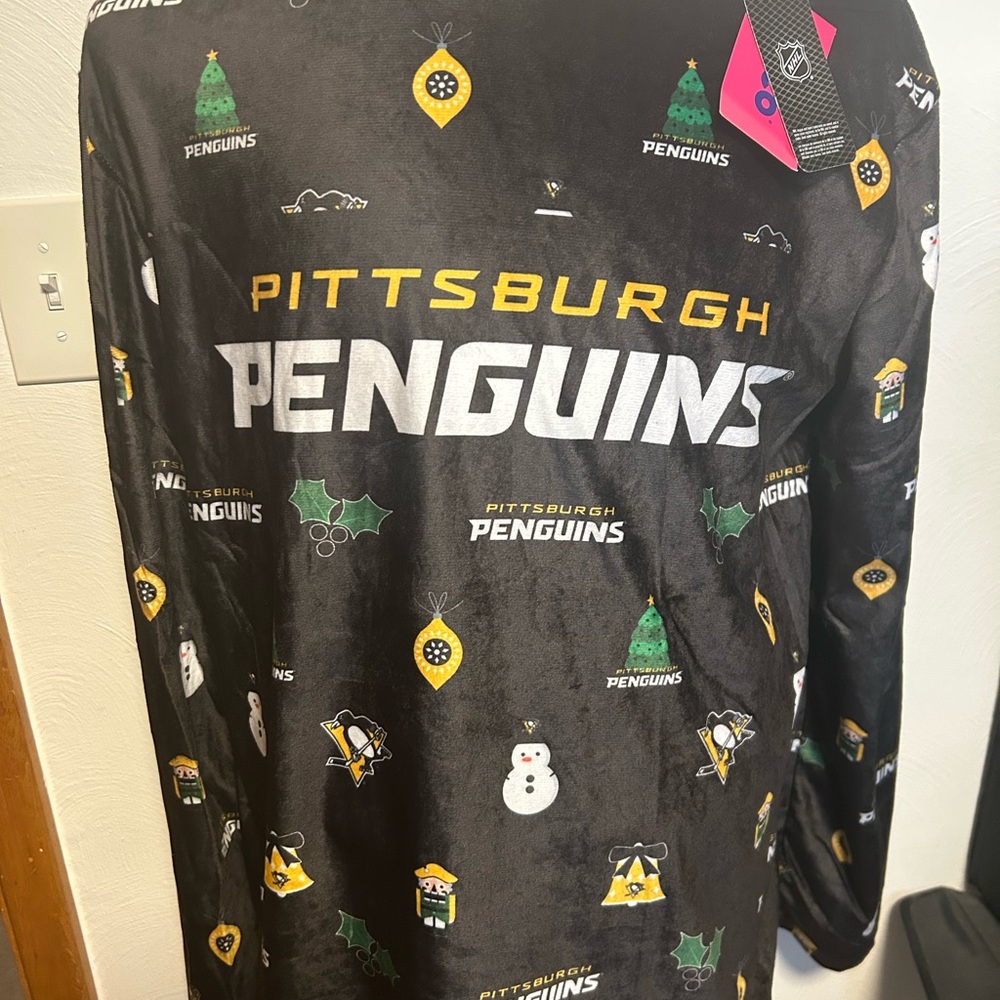Pittsburgh Penguins Long Sleeve shirt - super soft! Size L NWT
